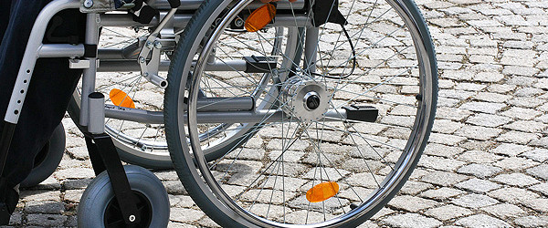 Rollstuhlfahrer (Quelle: pixelio.de - Albrecht E. Arnold)