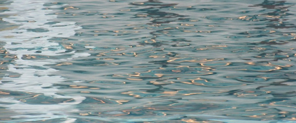 Wasser im Hallenbad (Quelle: Pixabay.com)