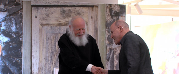 Gregor Gysi begr&uuml;&szlig;t Pater Anselm Gr&uuml;n (Quelle: RIK)